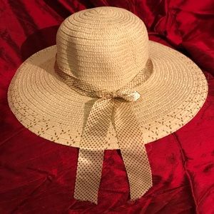Colorful summer straw hats.